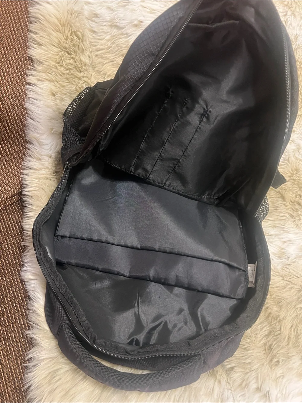 Targus Black Mesh-Detail Men's Backpack